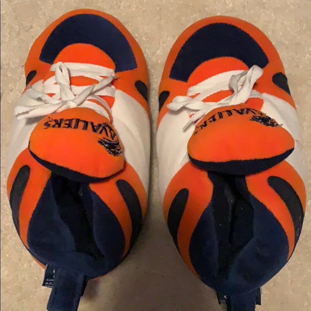 Comfy home shoe/slipper with UVA Cavalier design